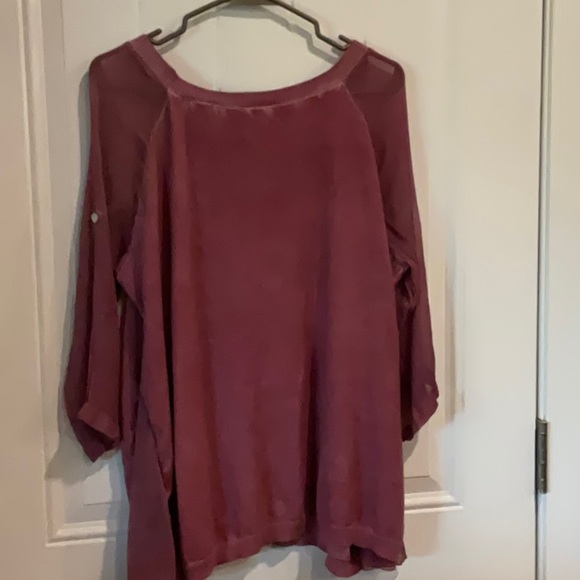 Distressed Women’s Medium Top sz Med. - Picture 3 of 6